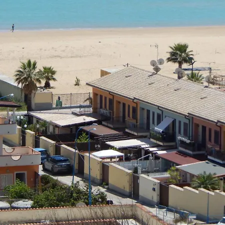 Vacanze Ancora מלון דירות