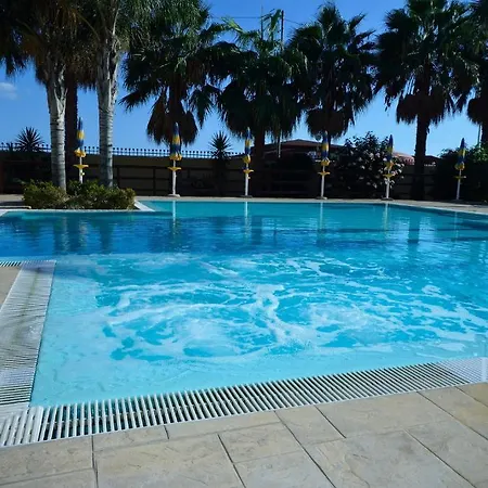 Vacanze Ancora מלון דירות