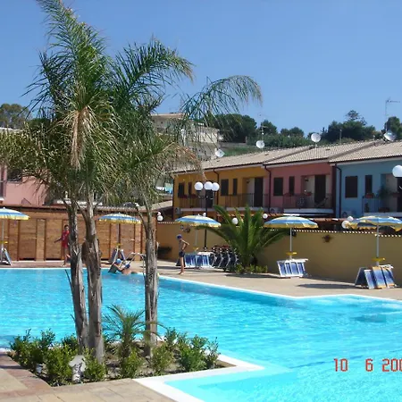 Vacanze Ancora מלון דירות 4*